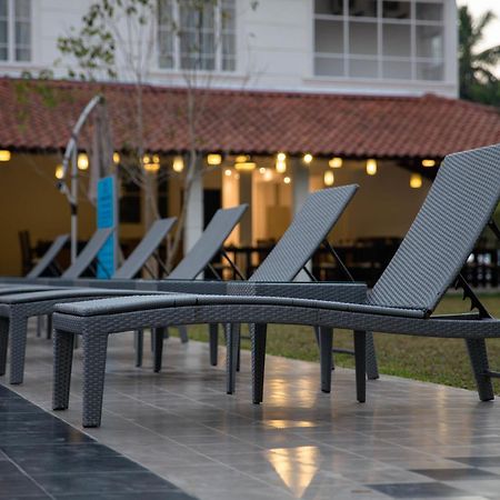 The Covanro Airport Hotel - Katunayake Гампа Екстериор снимка