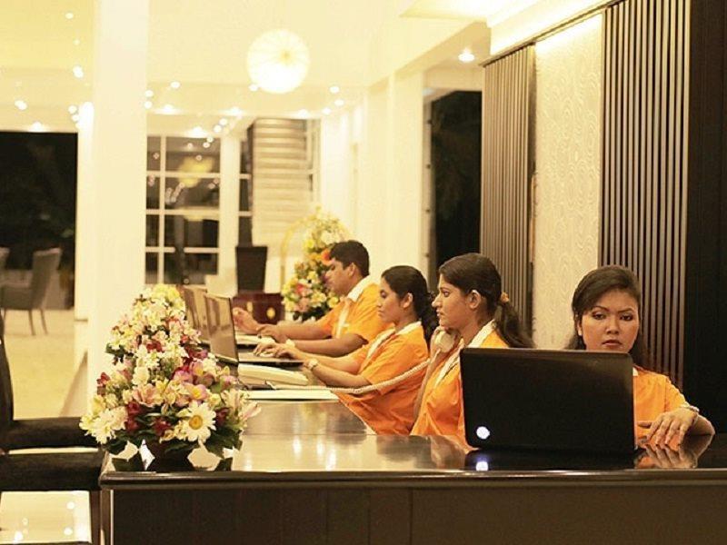The Covanro Airport Hotel - Katunayake Гампа Екстериор снимка
