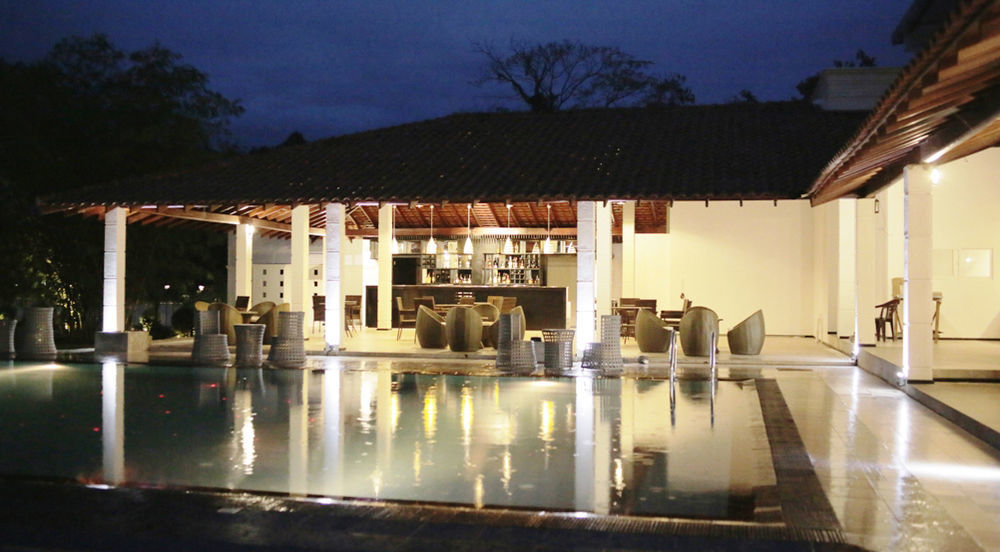 The Covanro Airport Hotel - Katunayake Гампа Екстериор снимка