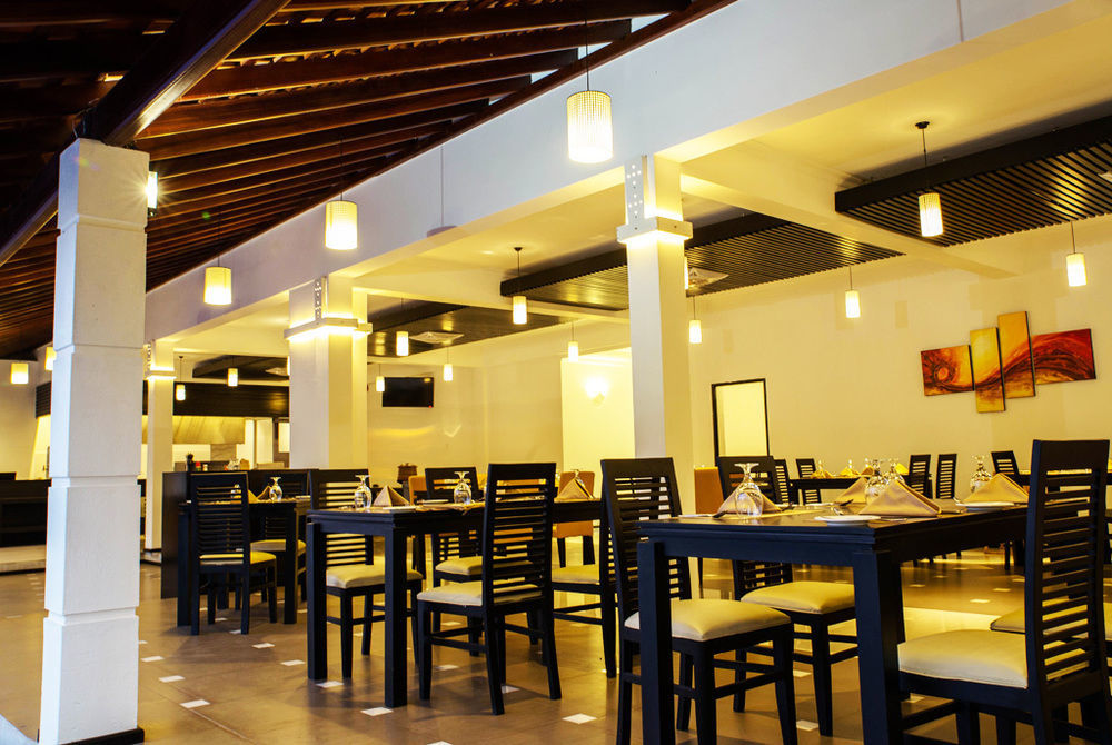 The Covanro Airport Hotel - Katunayake Гампа Екстериор снимка