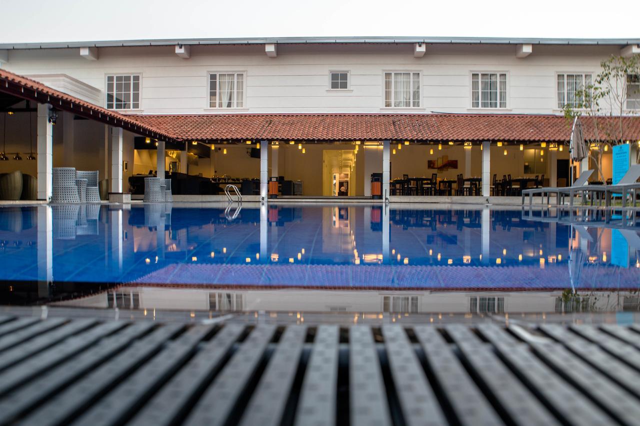 The Covanro Airport Hotel - Katunayake Гампа Екстериор снимка